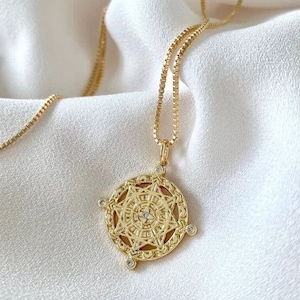 North Star Medallion Necklace Compass Pendant Necklace Gold Filled Polaris Necklace Gold Coin Necklace Layering Necklace Minimalist Jewelry