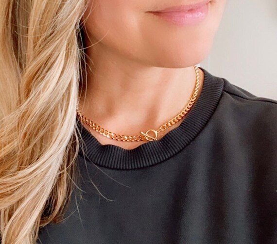 Circle and bar closure necklace deals