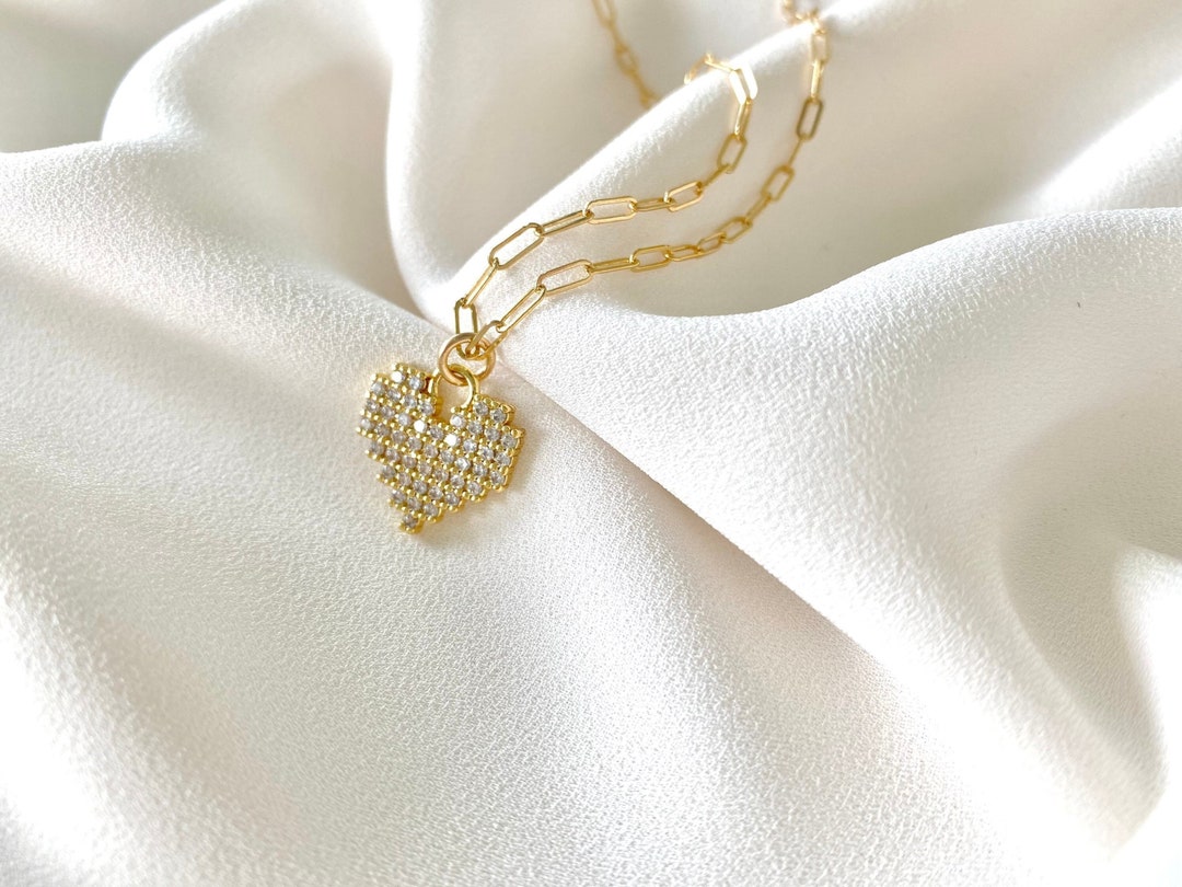 GOLD PAPERCLIP CHAIN NECKLACE WITH PAVE HEART TOGGLE