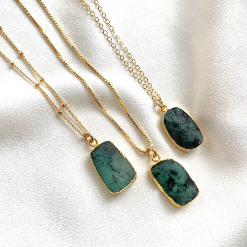 Collier émeraude brute mai collier avec pierre de naissance or massif chaîne boîte bijoux pierres précieuses cadeaux d'anniversaire pendentif émeraude petite amie idée cadeau