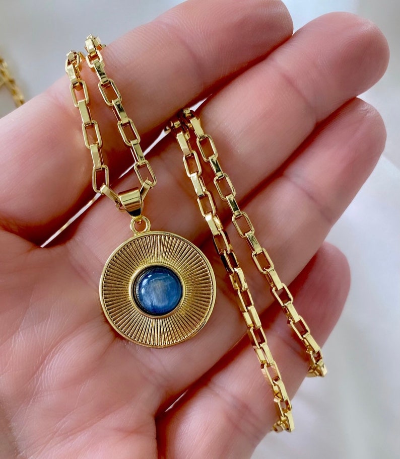 Vintage Style Medallion Necklace Blue Crystal Pendant Necklace Gold Filled Thick Link Paperclip Chain 70s inspired Jewelry Blue Gemstone zdjęcie 2