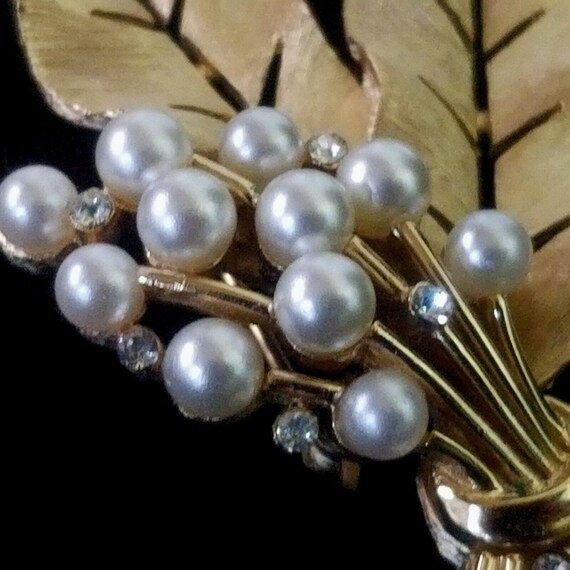 Vintage Signed Crown Trifari Faux Pearl Rhineston… - image 6