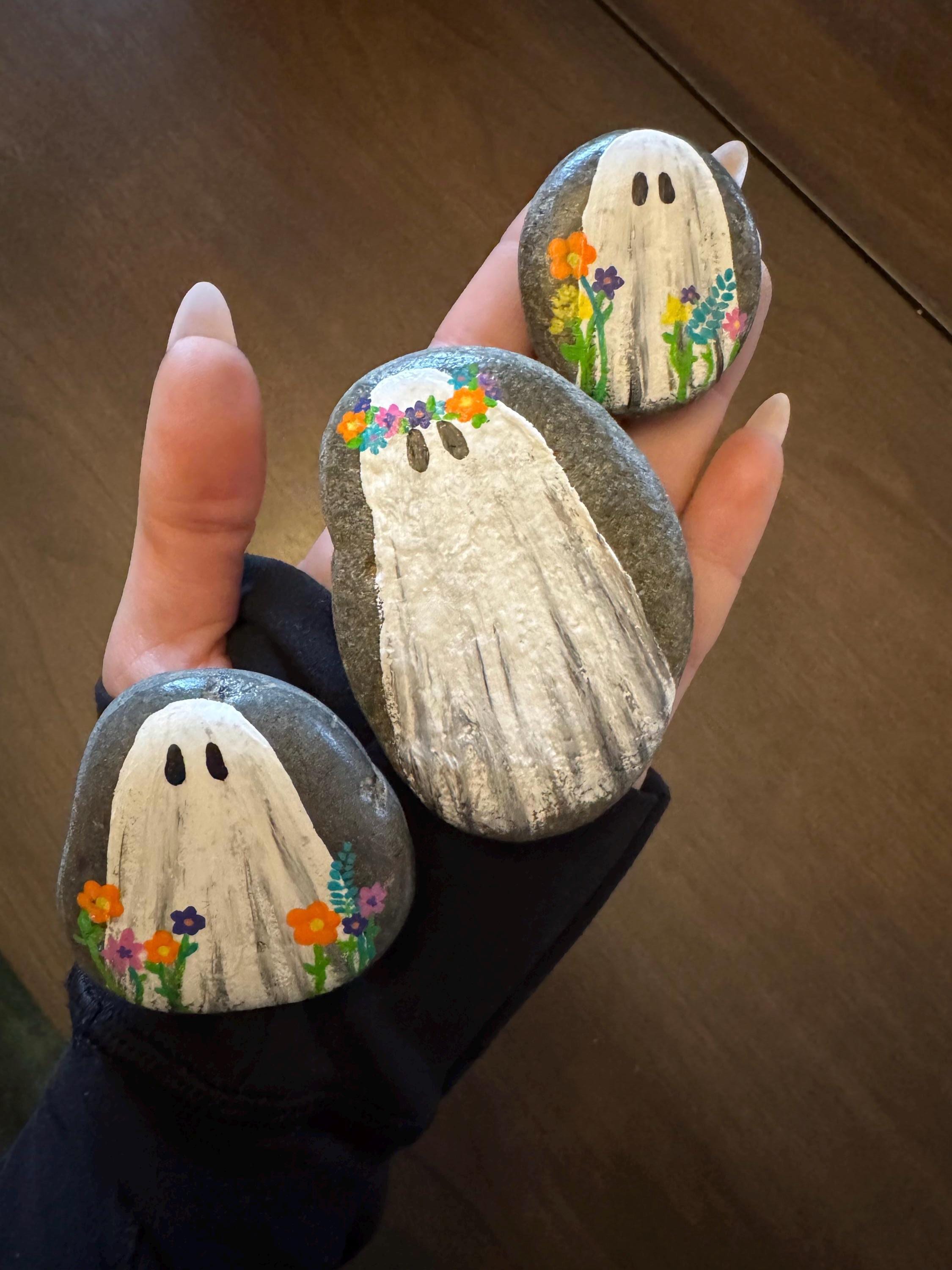 Ghost Shaped Rocks Spring Halloween Hand-painted Ghost Rocks: Spooky Garden Decor, Gothic ...