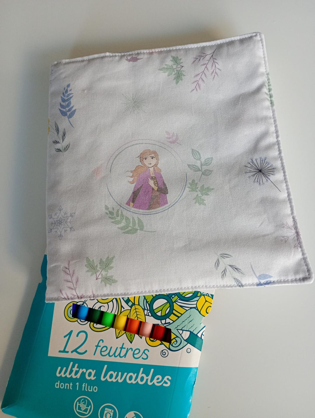 CRAYOLA Mini Kids - Tapis De Dessin Pliable Pour Enfants, Surface Réutilisable, Feutres Magiques Et Chiffon Nettoyant Ge Conseill Partir De 36 Mois De 29 99 Eur A 26 94 Eur Economie 10