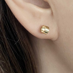 14k Solid Gold 3D Open Circle Stud Earring, Small Stud Earring, Minimalist Earrings, Lobe Helix Cartilage Piercing image 1