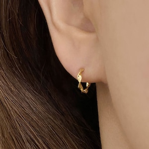 14k Solid Gold Small Twist Hoop Earring, Simple Hoop Earring, Unique Hoop Earring, Huggie Hoop Earring, Gold Hinged Hoop Earring, Gift