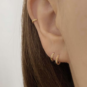 14k Solid Gold Small Comb Cut Hoop Earring, Textured Dainty Hoop Earring, Gold Huggie Hoop, Small Hinged hoop, Cartilage Lobe Earrings