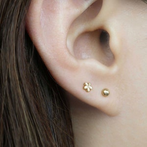 14k Solid Gold Tiny flower Stud Earring, Dainty Earring, Small Rose Gold Earring, Minimalist Earring, Helix Cartilage Piercing, Gift