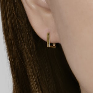 14k Solid Gold Small Rectangular Hoop Earring, Minimalist Huggie Hoop Earring, Small Hinged Hoop Earring, Small Hoop Everyday Earring