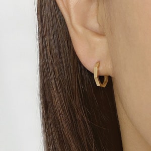 14k Solid Gold Octagon Hoop Earring, Every Day Earring, Unique Hoop Earring, Huggie Hoop Earring, Gold Hinged Hoop Earring