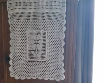 Rideau crochet la fleur en médaillon dans son damier