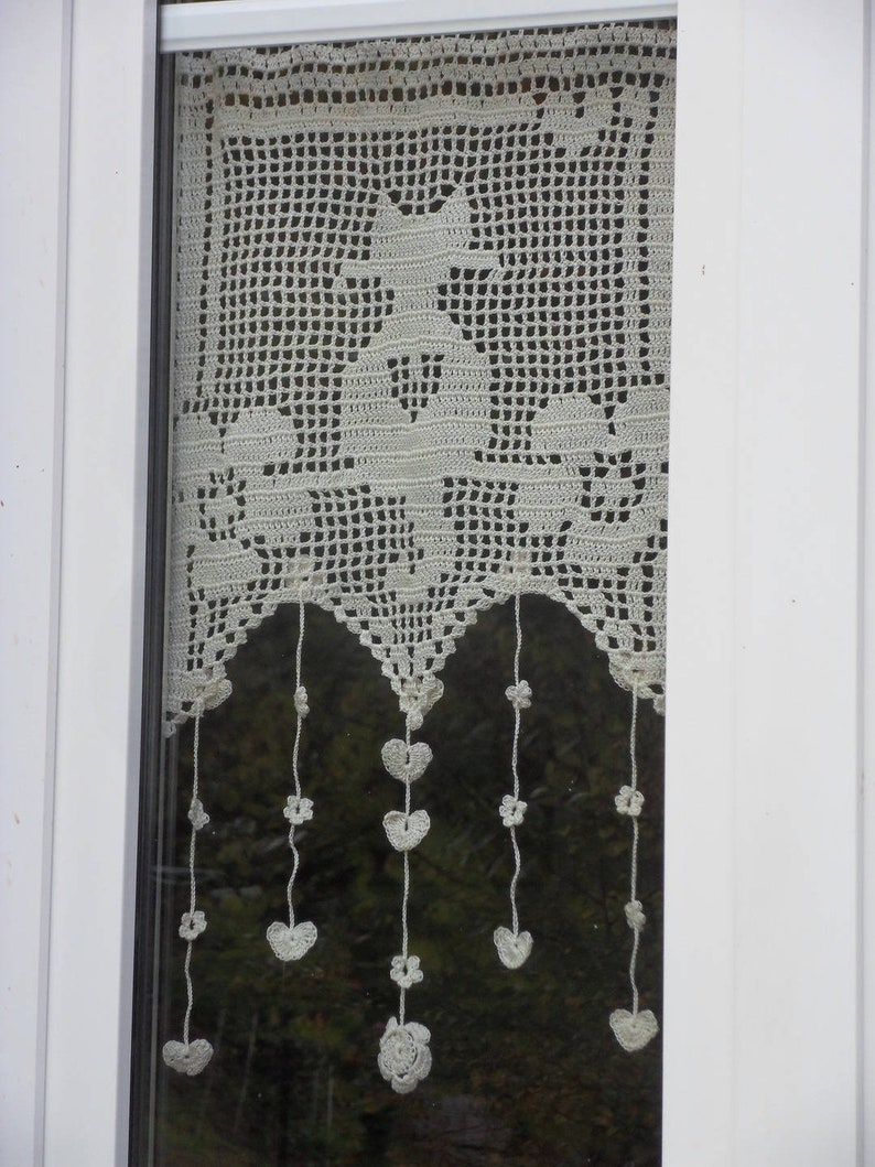 rideau brise bise au crochet chat écru dans les fleurs image 1
