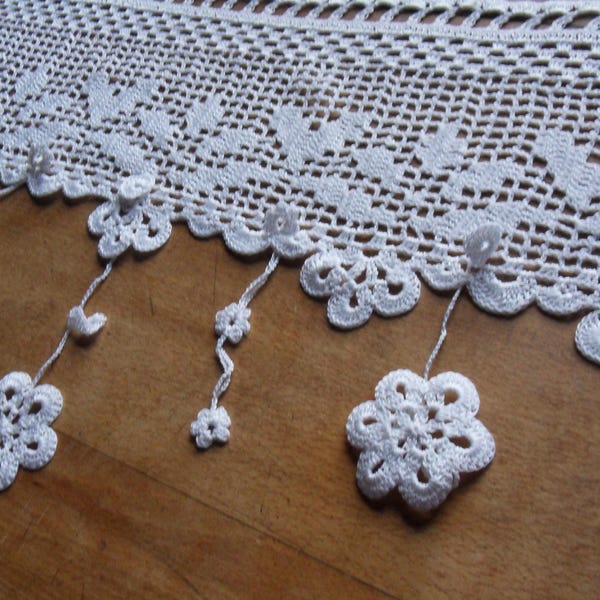 voilage d'autrefois fleurs au crochet d'art  blanc