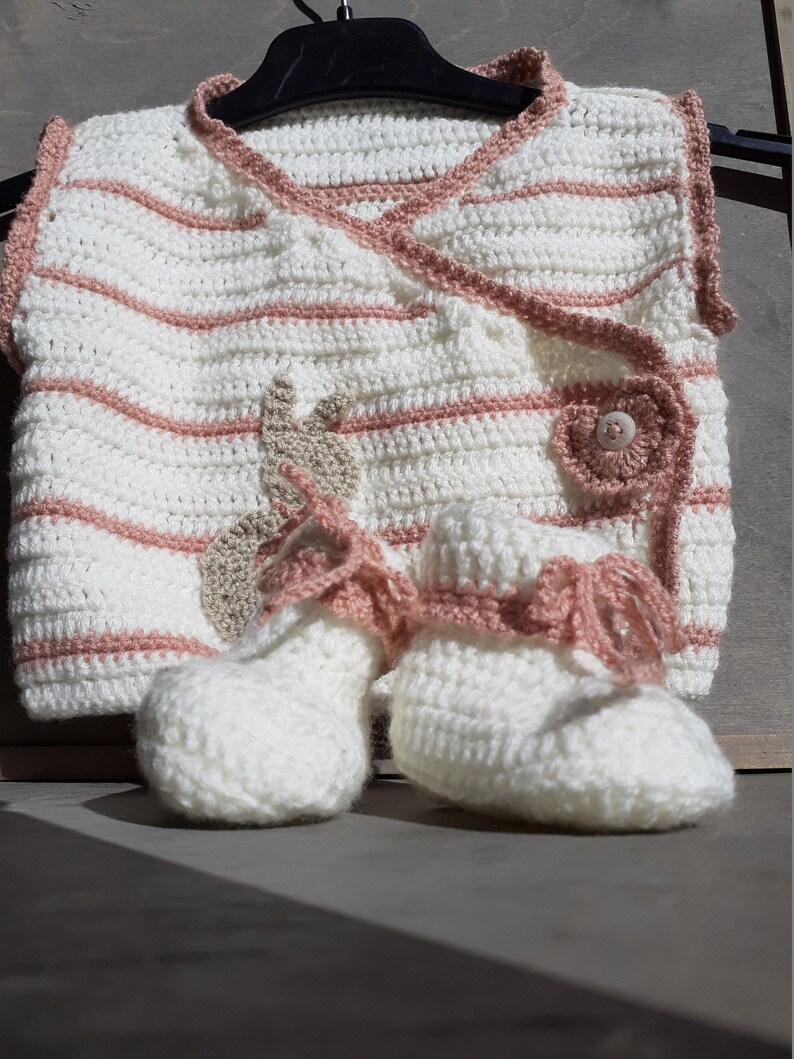 gilet débardeur sans manche façon kimono fille mon amour de lapin bébé 3-6 mois laine au crochet imagem 1