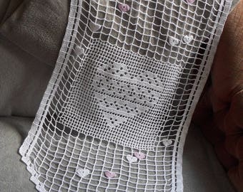 Rideau crochet fait main taille XL le coeur en médaillon et ses touches mauves