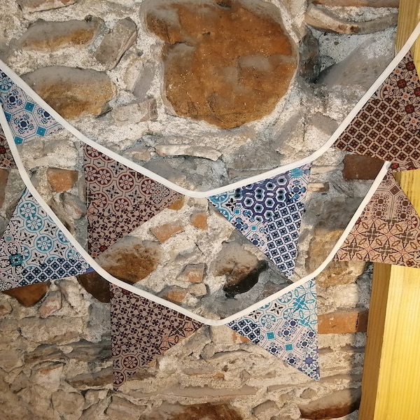 Guirlande de Fanions / décorative en tissus marron et bleu à motifs ethniques fait mains