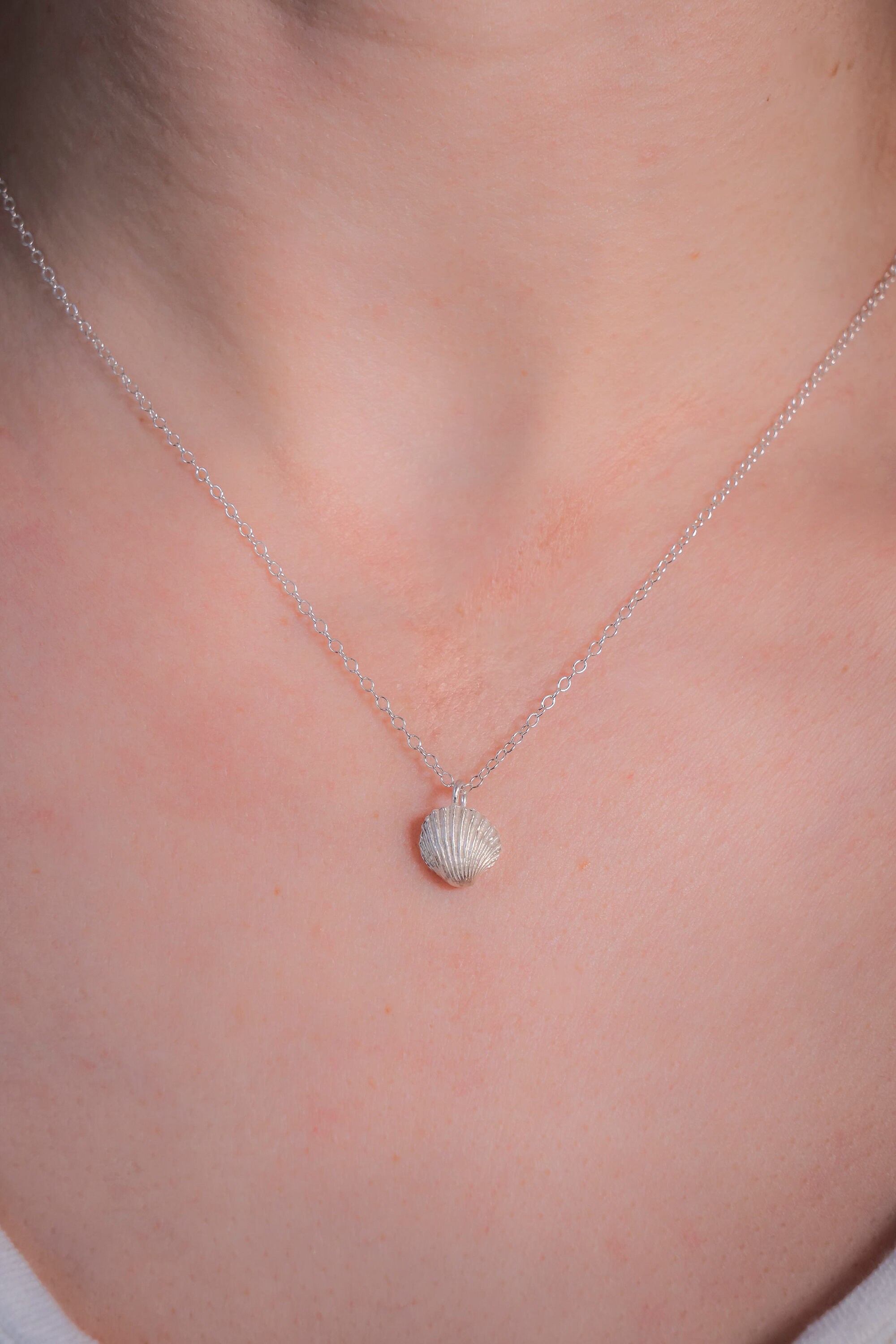 ネックレス・ペンダント Shell Necklace (Silver) Sterling Silver Shell Necklace, Clam Shell Pendant, Nature