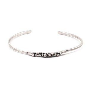 Bracciale rigido in argento sterling, bracciale rigido con pois in argento, bracciale boho, bracciale impilabile, bracciale rigido impilabile, bracciale rigido minimalista