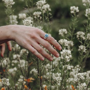 Anillo de concha de plata de ley, anillo de concha de Pāua, anillo de Paua, anillo de concha de abulón, anillo oceánico, joyería inspirada en la naturaleza, anillo ajustable