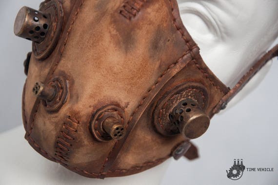 Masque steampunk unisexe en tissu et cuir vegan orné de têtes de mort