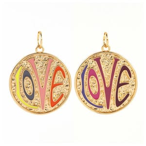 Neue Nette Liebe Charme Anhänger Schmuck Zubehör, Emaille Messing Vergoldet Runde Liebe Buchstaben Halskette Anhänger Für DIY Mann Frauen Schmuck