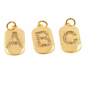 2 piezas de colgantes nuevos de oro con 26 letras, accesorios con incrustaciones de cobre, circonitas, alfabetos de la A a la Z, iniciales del nombre, dije para collar, para hacer joyas DIY