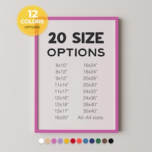 Puede incluir: Una impresión enmarcada con un borde rosa, que muestra el texto "20 OPCIONES DE TAMAÑO" y una lista de tamaños, incluyendo 20x25cm, 40x61cm y tamaños A0-A4. Un círculo amarillo con "12 OPCIONES DE COLORES" está en la esquina superior izquierda.