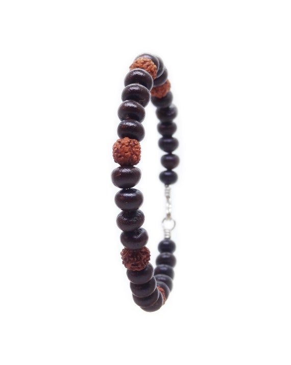 Semi-rigid shape memory bracelet in Sabal seed + 5 Rudraksha 5 mukhi of 6mm diameter