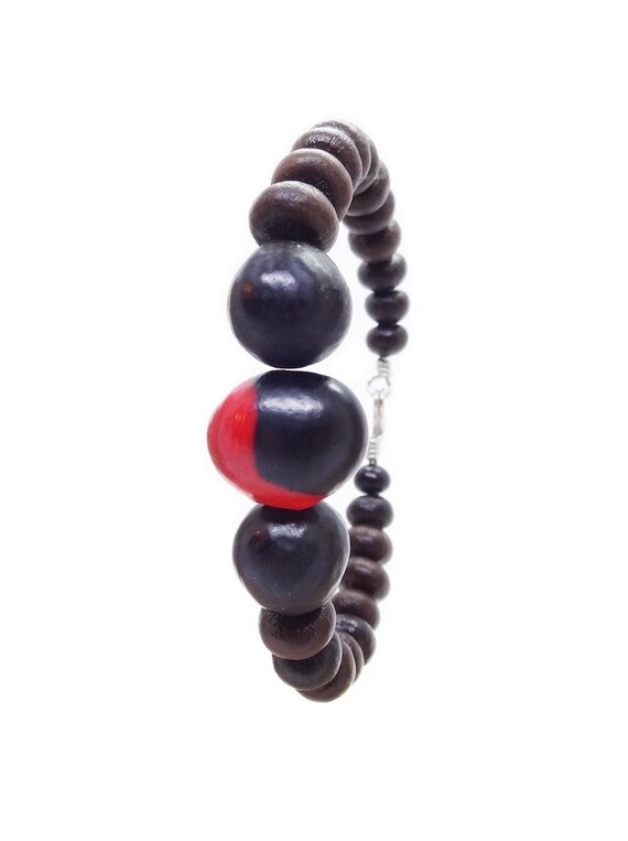 Semi-rigid bracelet with shape memory made from Sabal, Savonnettes and Caconniers seeds harvested in the West Indies