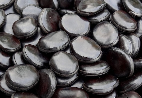 50 grams of Rusty leaf Mucuna (Mucuna macrocarpa) or about 6/7 seeds, glossy, not pierced, rare