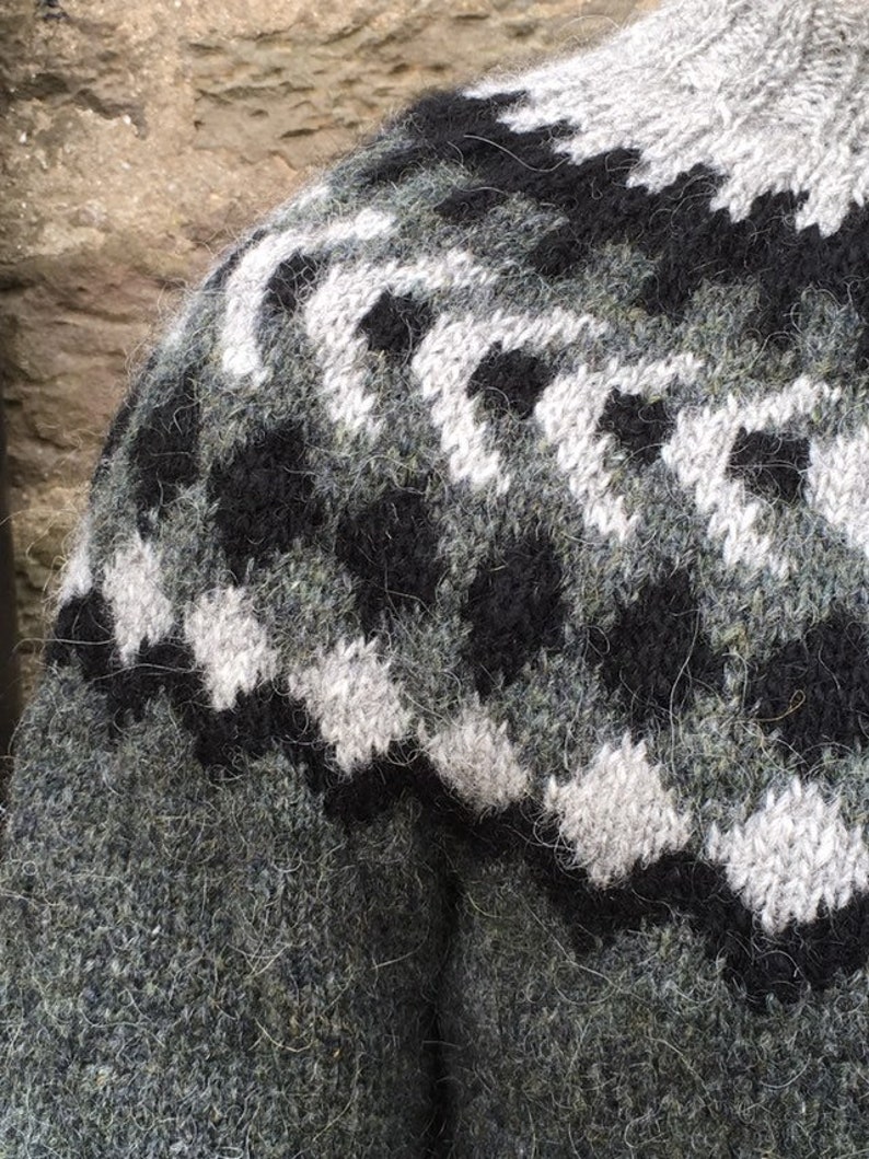 twist front v neck sweater