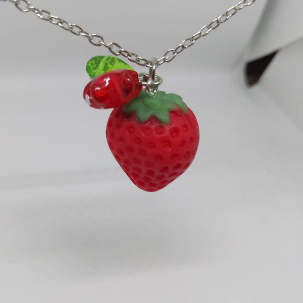 Collier fraise acidulée