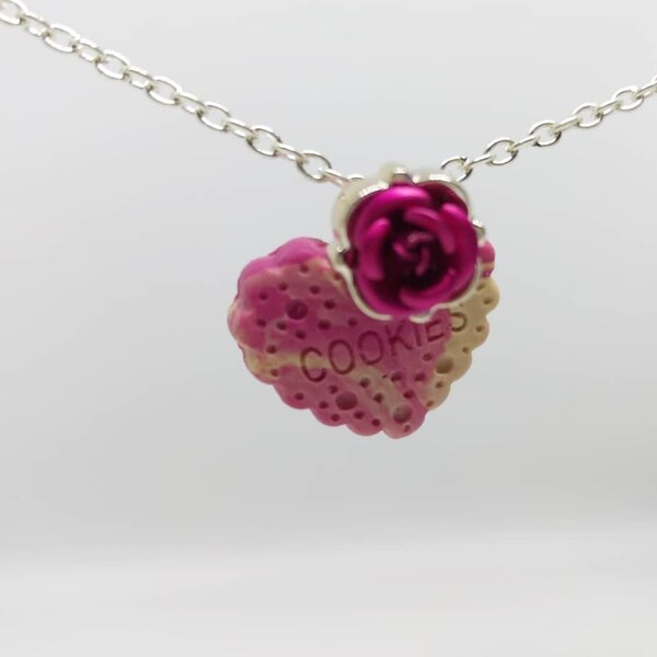 Collier biscuit cœur marbré rose