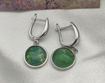 Emerald Stream Drop Earrings — Green Abstract Art Jewelry in Silver