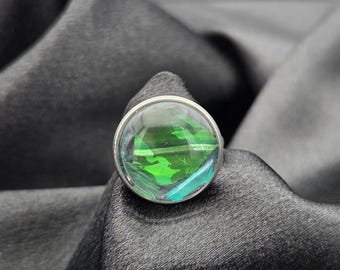Emerald Drift Abstract Ring – Handmade Green Paint Skin Ring with Glass Cabochon