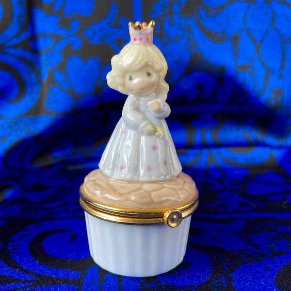 Precious Moments Fairy Princess hinged trinket box, figurine, little girl, jewelry box, crown, porcelain, white and gold, teardrop eyes