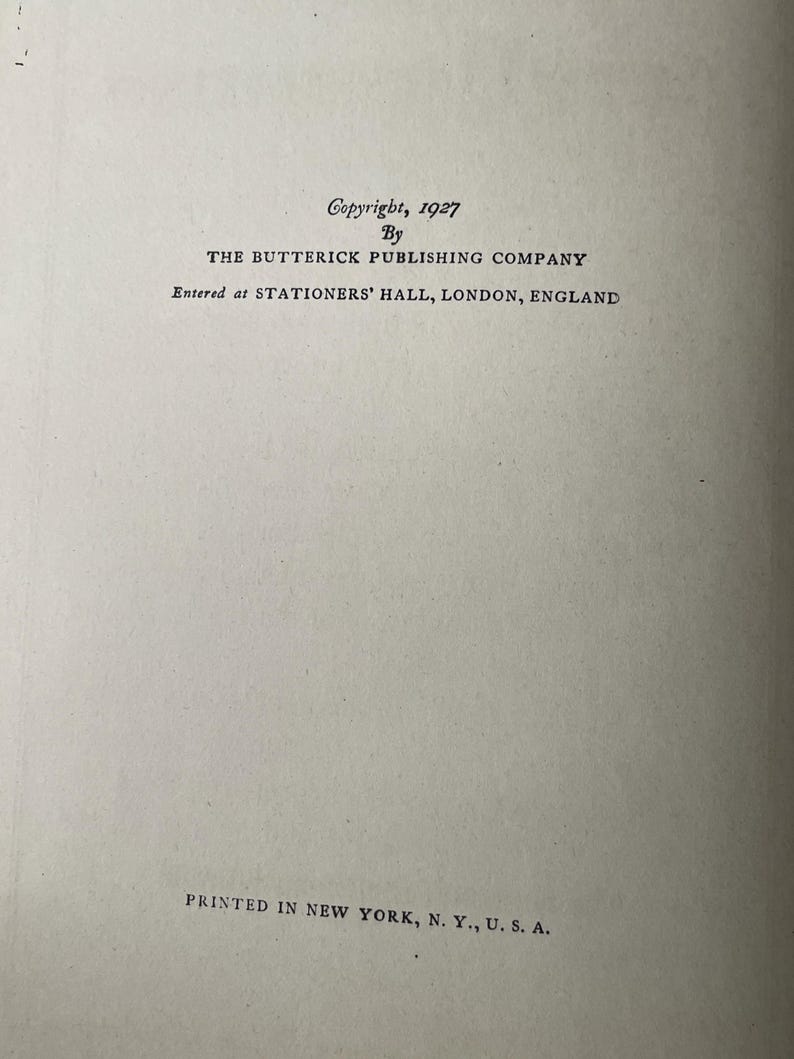 Puede incluir: Una p&aacute;gina de texto con el siguiente contenido impreso: Copyright, 1927 By THE BUTTERICK PUBLISHING COMPANY Entered at STATIONERS' HALL, LONDON, ENGLAND y en la parte inferior de la p&aacute;gina, PRINTED IN NEW YORK, N. Y., U. S. A.