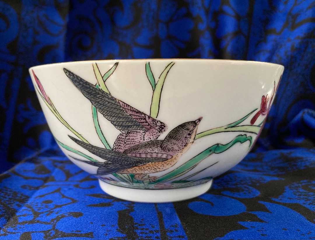 Japanese Porcelain Ware Footed Bowl With Swallow or Swift Bird and