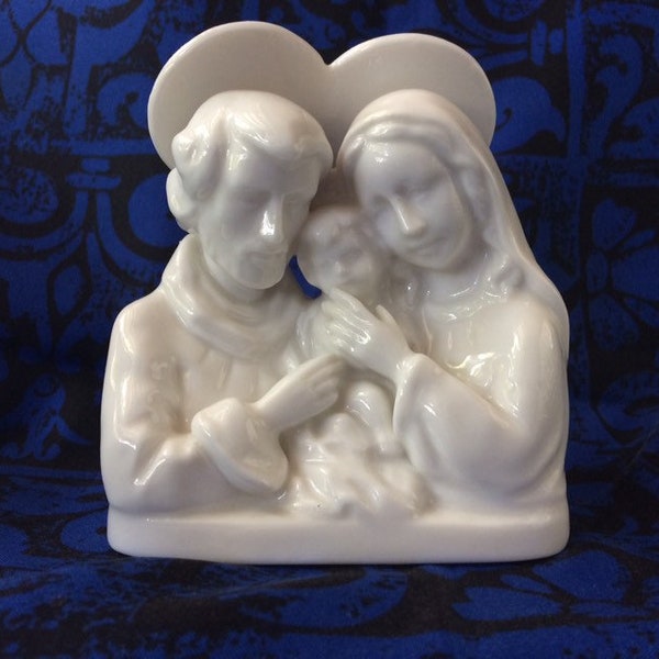 Beautiful white porcelain figurine, bust of Holy Family, Virgin Mary, Baby Jesus, Joseph, Sanmyro, oxidized porcelain, devotion, motherhood