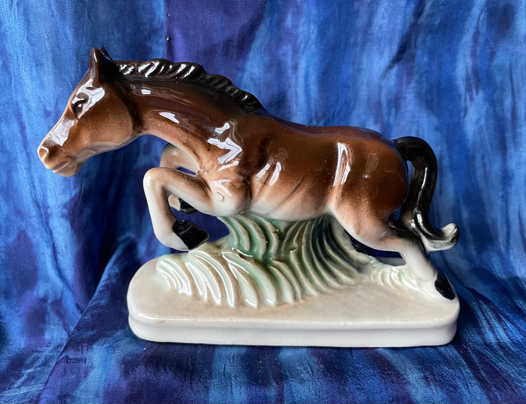 Pretty Bay Horse Porcelain Horse Figurine Horse Jumping Etsy