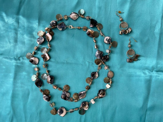 Lovely extra long single strand statement necklac… - image 2