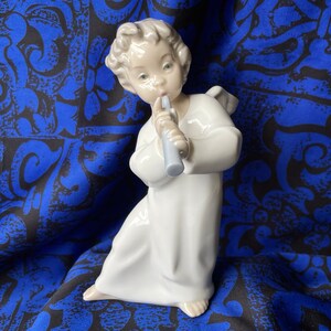 Lladro Angel Figurine: 