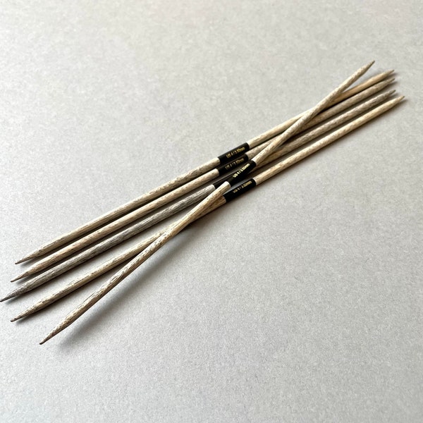LYKKE Driftwood Double Pointed Knitting Needles 8"/ 20 cm, size 3 mm to 3.50 mm/US Sizes 2.5 to 4