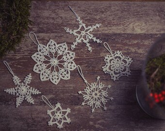 Set of 6 white crochet snowflakes/Holiday decoration/crochet Christmas decor/hanging snowflakes/winter wedding decor/Christmas