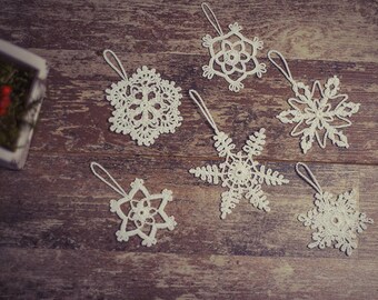 Set of 6 white crochet snowflakes/Holiday decoration/crochet Christmas decor/hanging snowflakes/winter wedding decor/Christmas