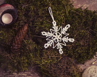 Set of 6 white crochet snowflakes,hanging snowflakes,Christmas decor,winter decor,tree ornaments,lace snowflakes,Christmas