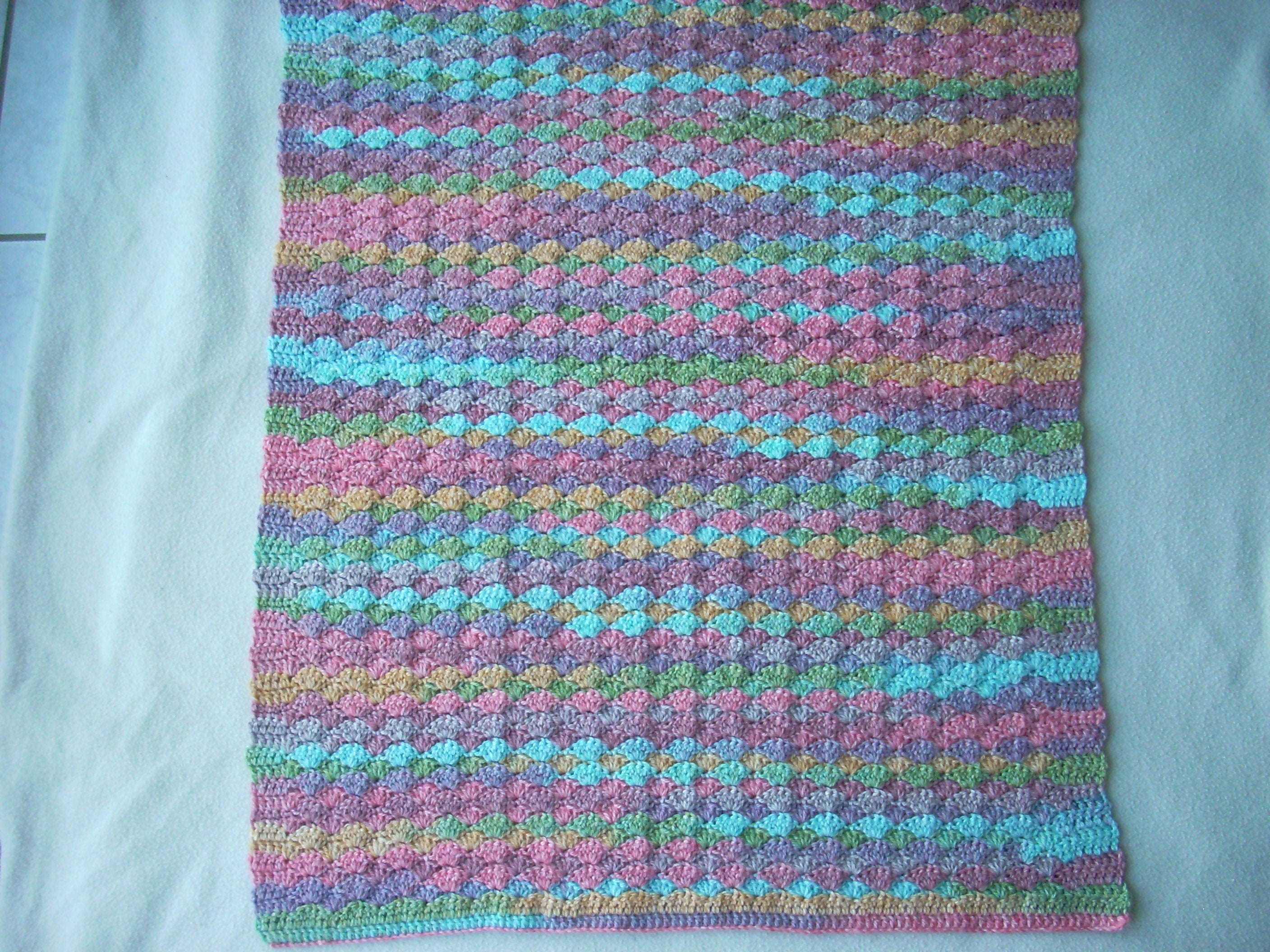 Couverture Pour Bébé Réalisée à La Main Au Crochet. Teintes Pastel