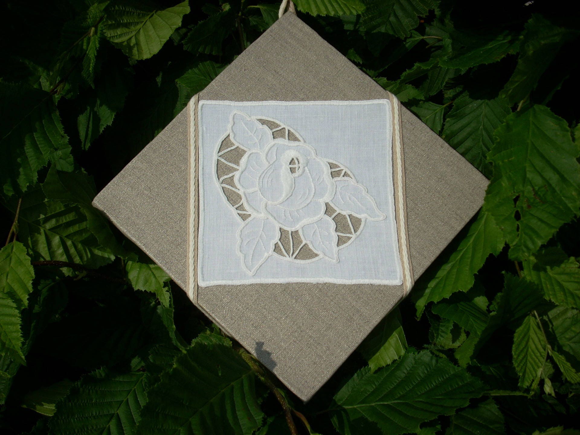 Tableau en Broderie Renaissance Motif Rose