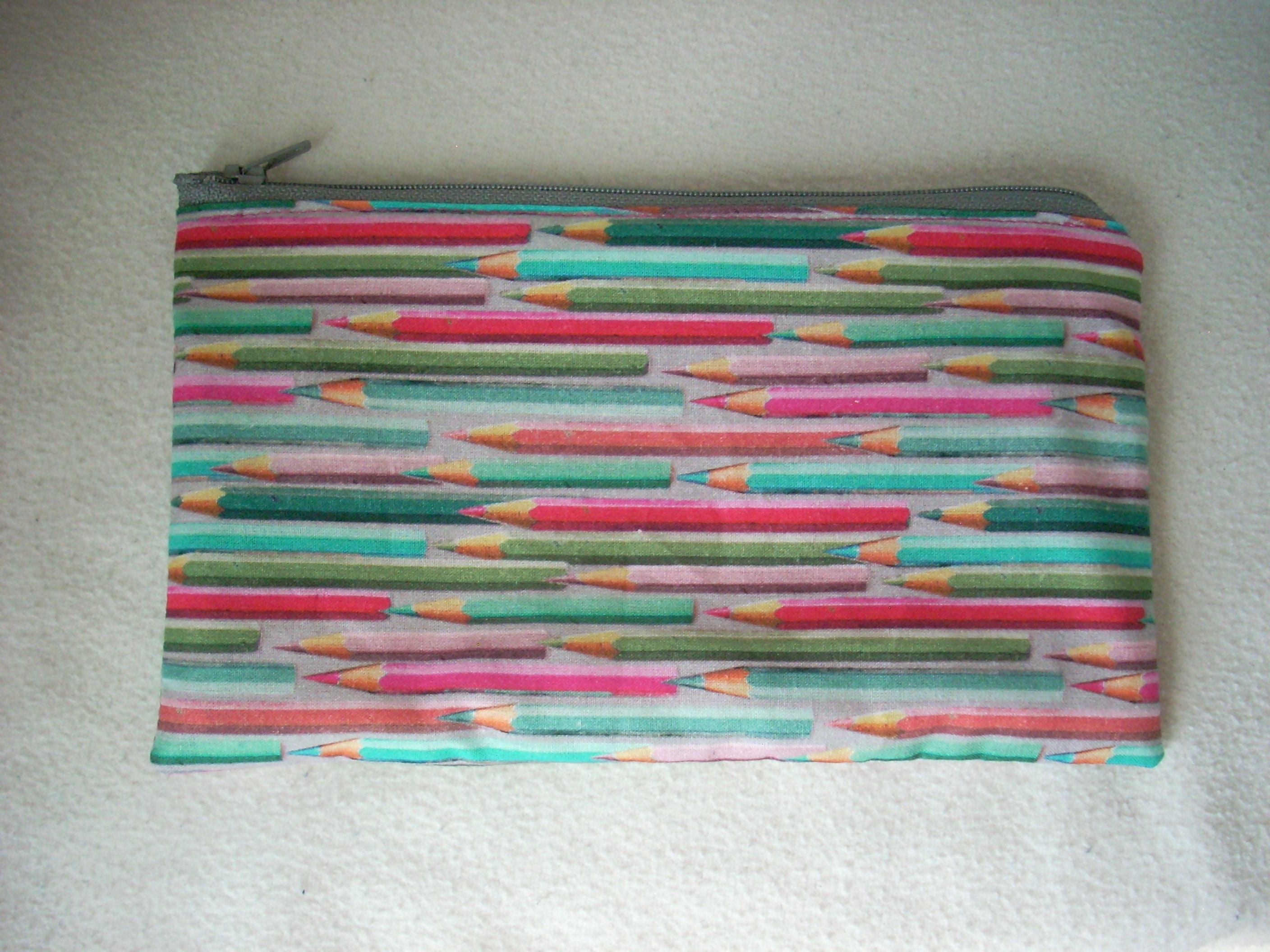 Trousse en Tissu Imprimé Crayons de Couleur