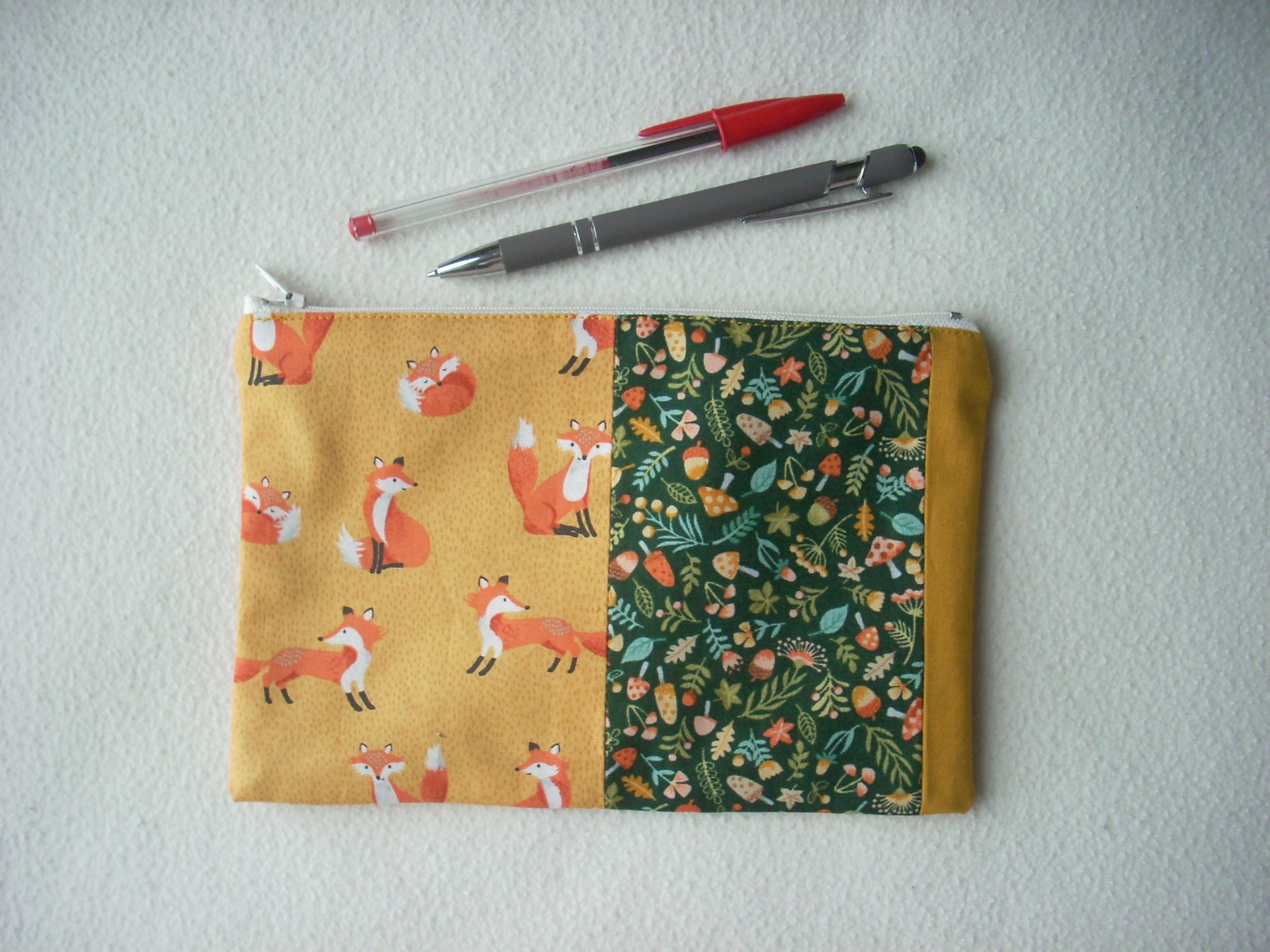 Trousse Pour Ranger Stylos et Petit Matériel de Bureau. Petite Pochette.